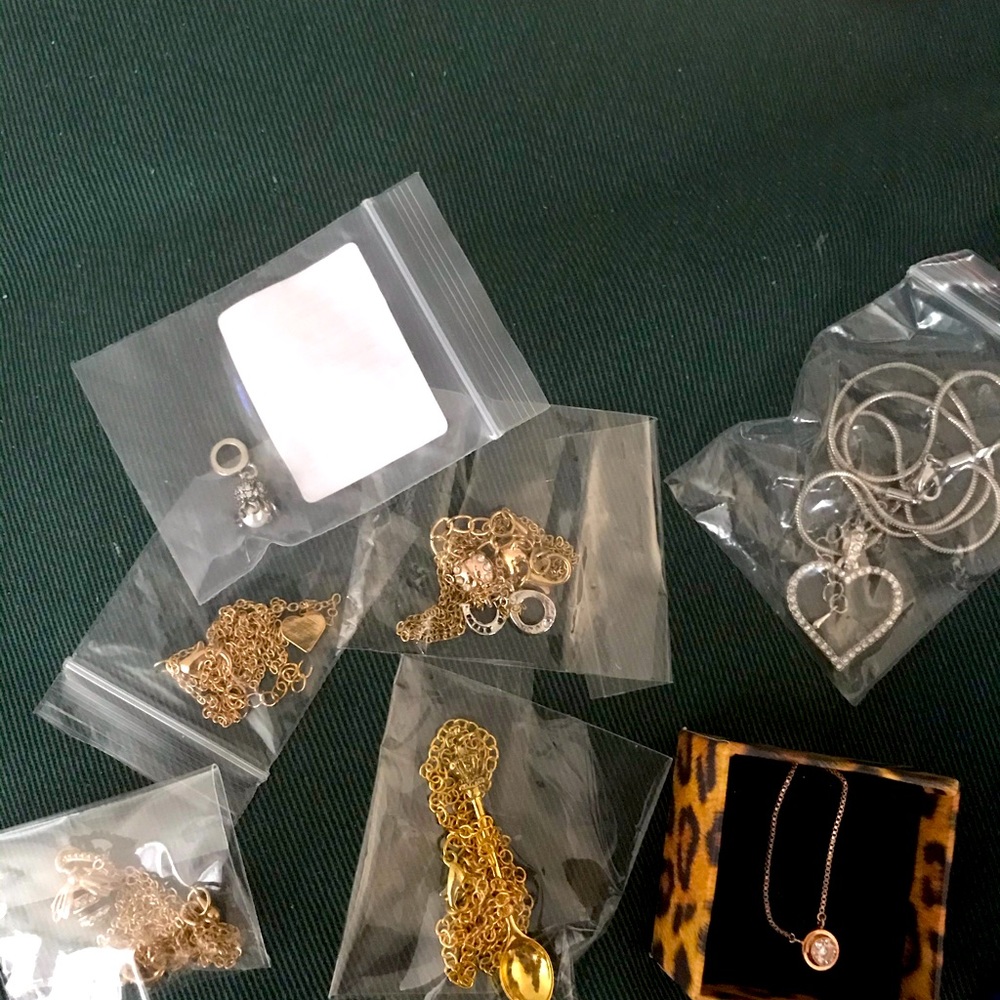 Assorted Women’s Necklaces - Picture 3 of 11